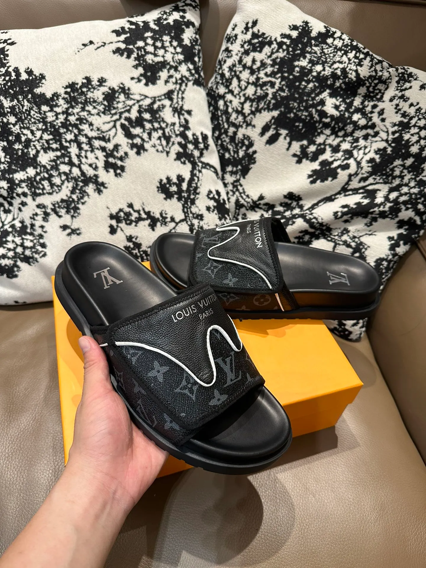 Men's shoes💰340💰 LV Velcro new style, cowhide surface, sheepskin lining, size 36-46